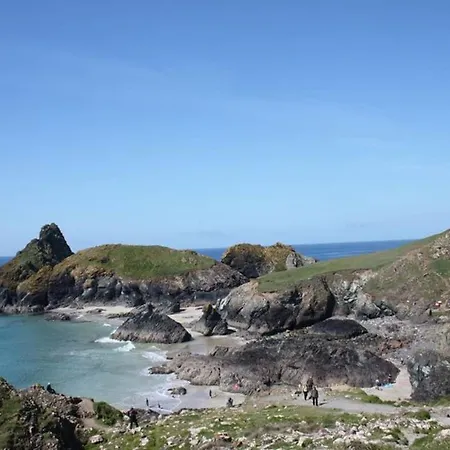 Cosy Shepherds Hut Nr Kynance Cove Holiday home